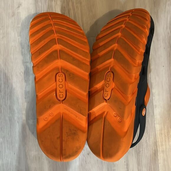CROCS Navy and Orange w orange Button Limited Edition Men’s 11M - Picture 6 of 6